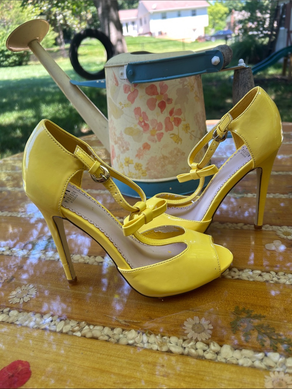 Shoe Dazzle Bright Yellow Patent T-Strap Peep-Toe Heels with Bow - Picture 4 of 11